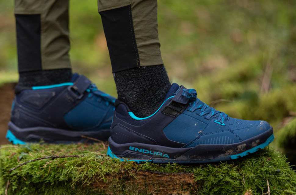 2022 Endura MT500 Burner flat mountain bike shoes 001.jpg Endura launches its first MTB shoe range