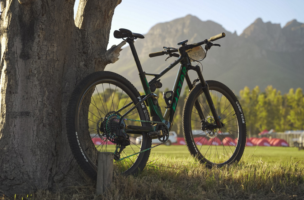 2022 Factor Lando hero.jpg Factor blasts into the mountain bike market