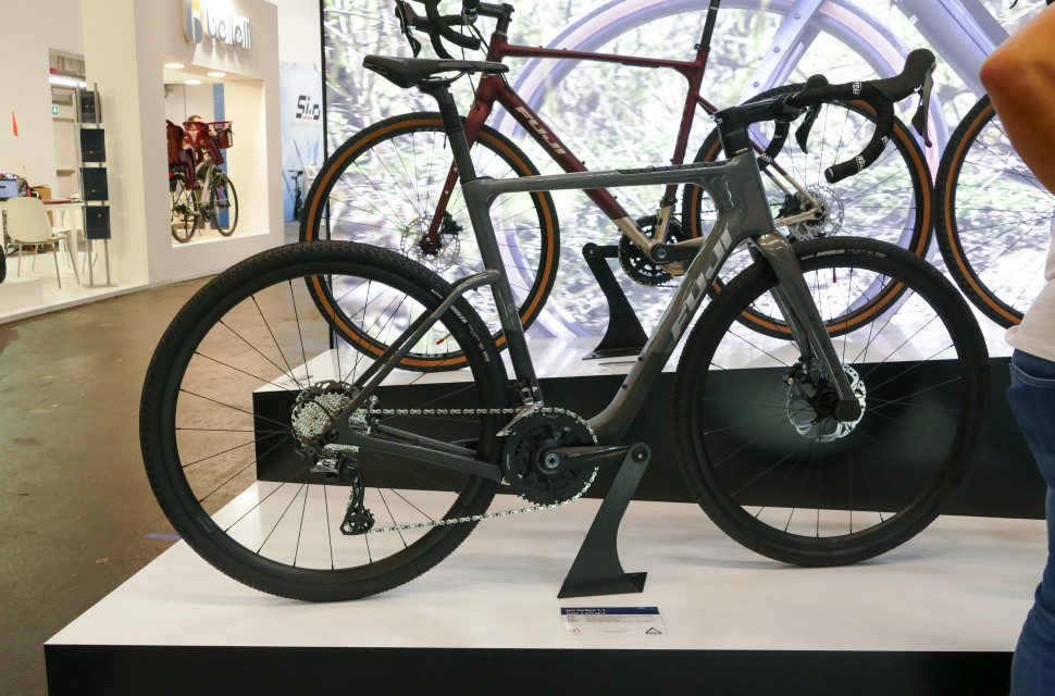 2022 Fuji Jari sideview eurobike.jpg Fuji Jari - a gravel bike with top tube and bottom bracket storage