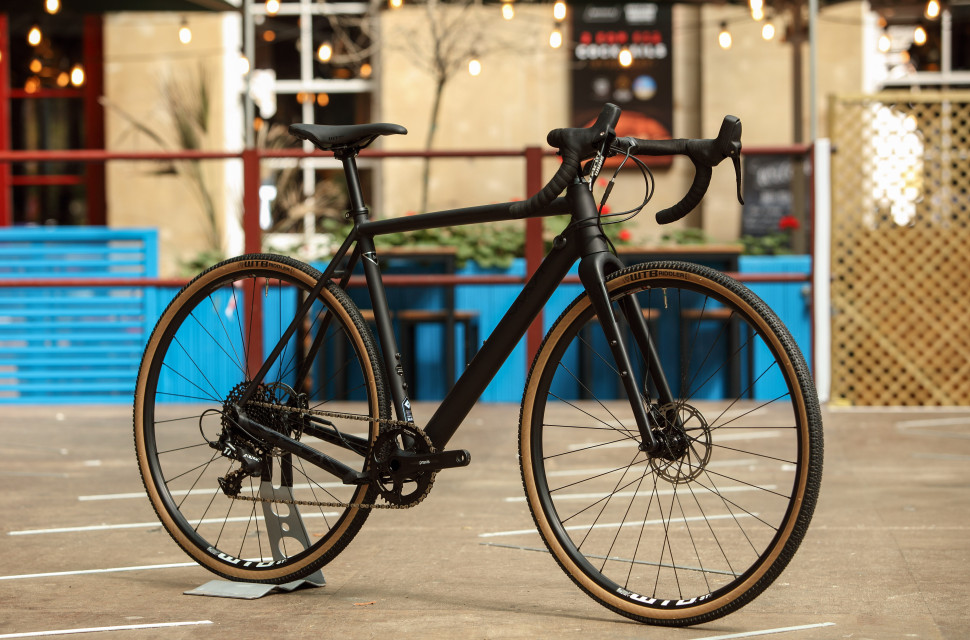 2022 Vaast A:1 apex 700c hero.jpg First Look: VAAST Bikes A/1 Apex 700c - A magnesium framed all-road bike