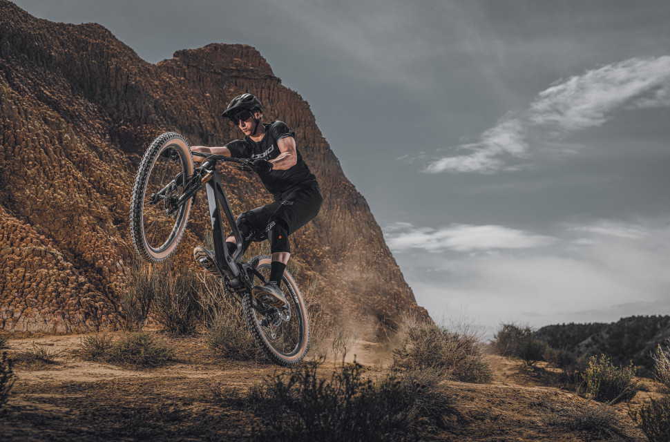 2022 bold linkin action.jpg Get both a trail and an enduro bike with the BOLD LINKIN