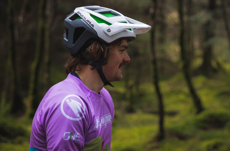 2022 endura MT500 Helmet_Lifestyle.jpg Endura's helmet range turns up a notch