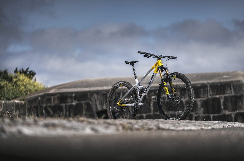 2022 mondraker raze hero.jpg Mondraker unveils the Raze and updates the Foxy Carbon