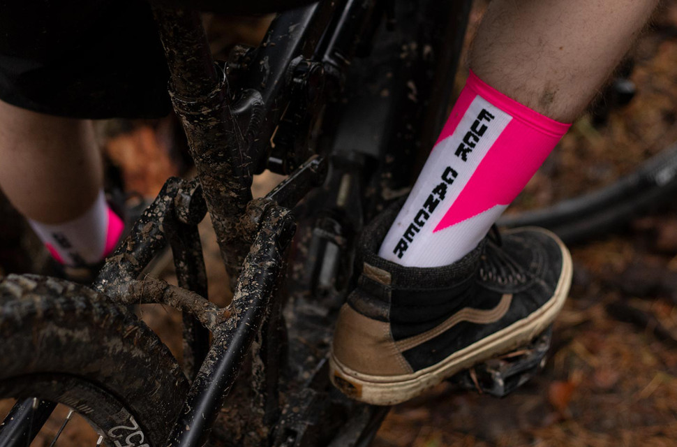 2022 morvelo fuck cancer cycling mountain bike socks 001.jpg Morvélo's F*ck Cancer cycling socks are back