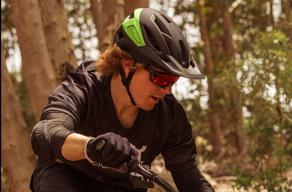 2022 oakley drt3 hero.jpg Oakley boosts comfort, fit & stability with new DRT3 MIPS mountain biking helmet