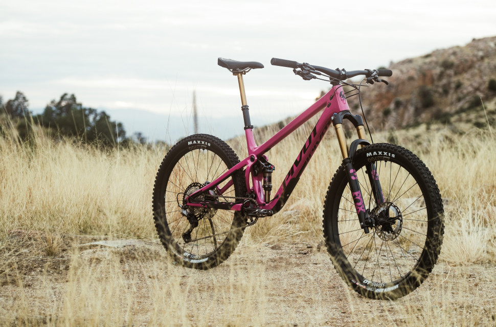 2022 pivot shadowcat 3q.jpg Pivot pulls the covers off the new Shadowcat