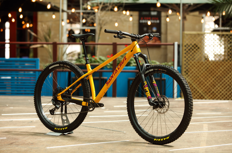 2022 santa cruz chameleon hero.jpg First Look: Santa Cruz Chameleon R AL 29 - The brand's do-it-all hardtail