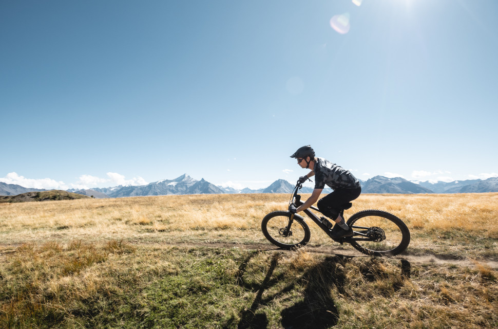 2022 scott genius 900 ultimate riding 4.jpg Mountain bike etiquette - the lowdown on trail-side manners