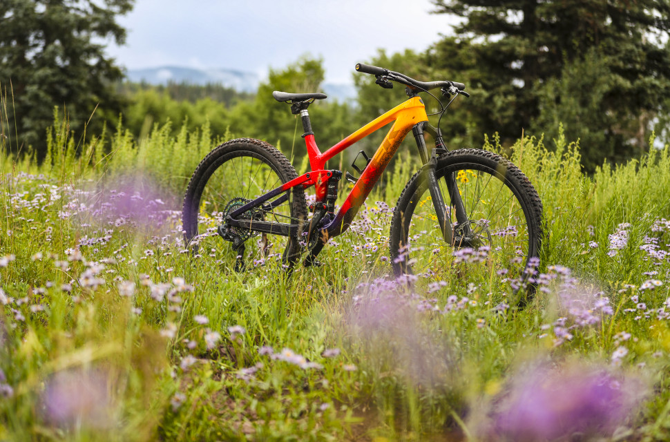 2022 trek top fuel cover.jpg Trek's Top Fuel gets a new trail bike look for 2022