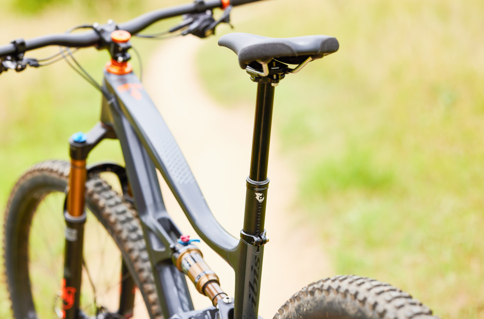 2022 wolftooth resolve dropper post hero.jpg Wolf Tooth adds the Resolve dropper post to its portfolio