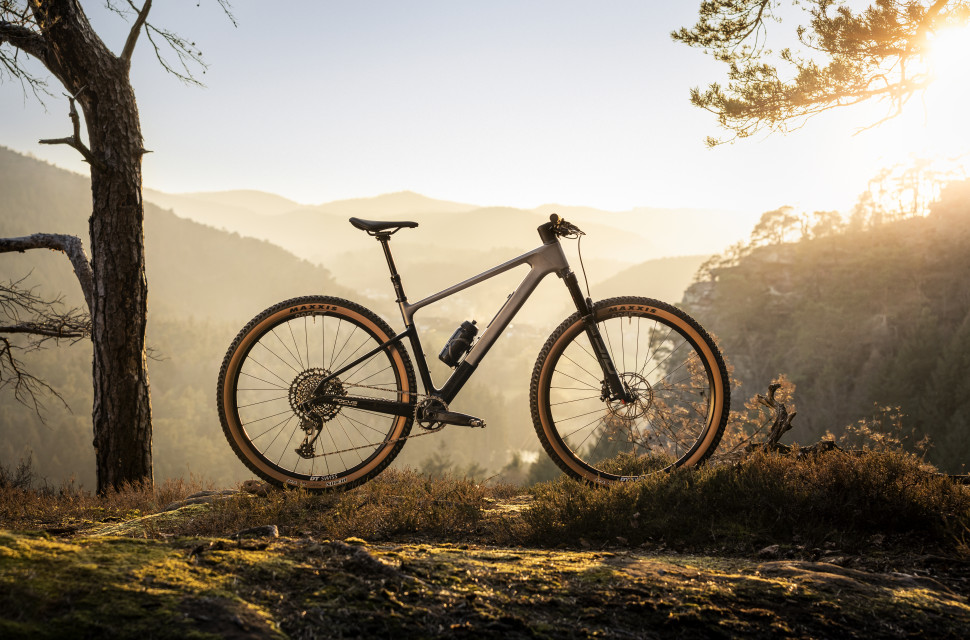 2023 focus raven hero 1.jpg Focus presents the new Raven - downcountry hardtail gets more aggressive