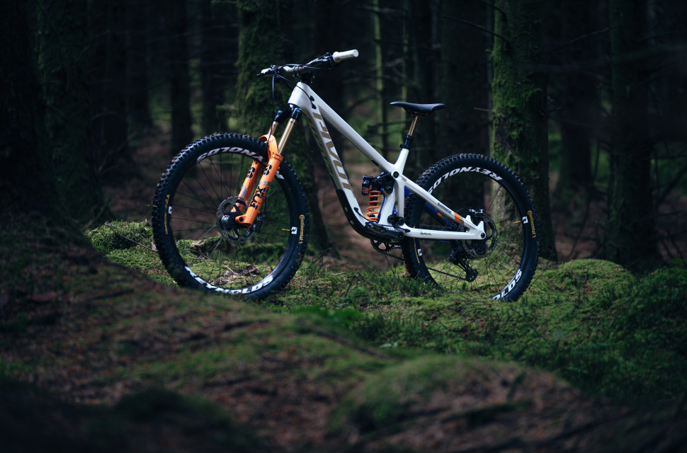 2023 pivot firebird pfr 2 - Copy.jpg Pivot introduces PFR limited edition Firebird
