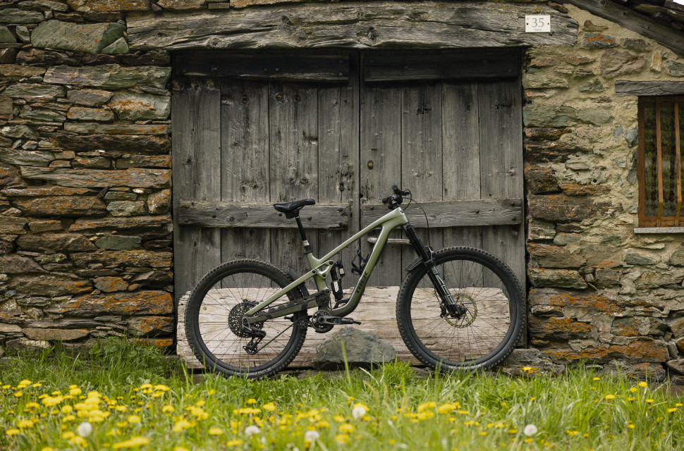 2023 trek slash hero.jpg All-new Trek Slash gains high-pivot suspension layout