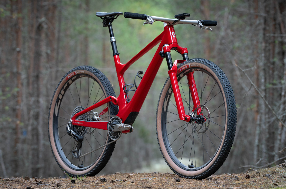 2024 dangerholm scott spark bike hero.jpg Dangerholm's Italian motorsport-inspired Scott Spark gets 3D-printed titanium handlebar