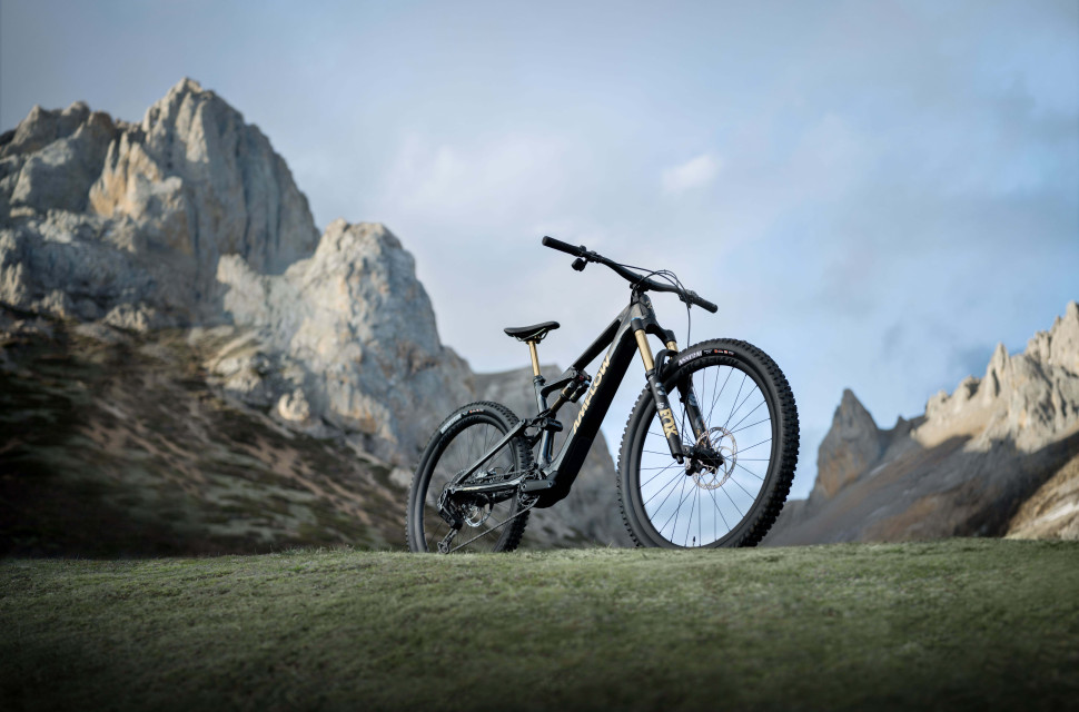 2024 dji amflow hero.jpg New Avinox update brings 1,000W power to more ride modes, up to 60 seconds Boost and more
