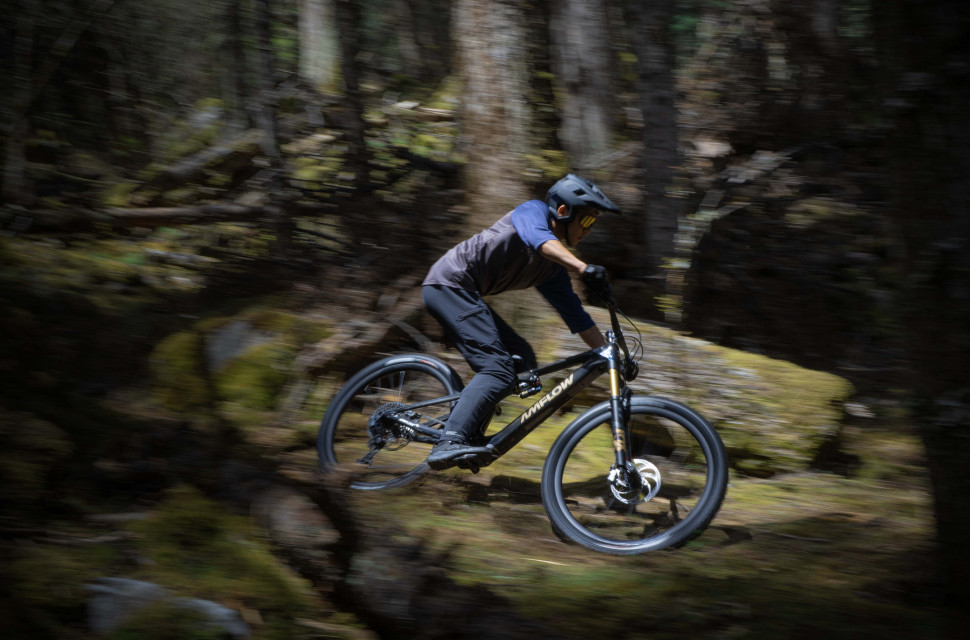 2024 dji amflow riding.jpg DJI enters the e-MTB space with Avinox motor and Amflow bike
