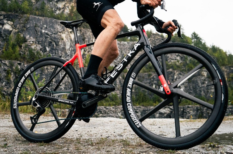2024 festka spectre gravel hero.jpg Czechmate the start chute with Festka’s Spectre Gravel