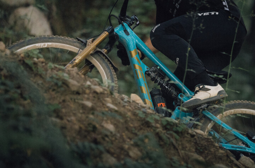2024 fox lv hero 2.jpg Live Valve Neo is Fox's answer to RockShox Flight Attendant