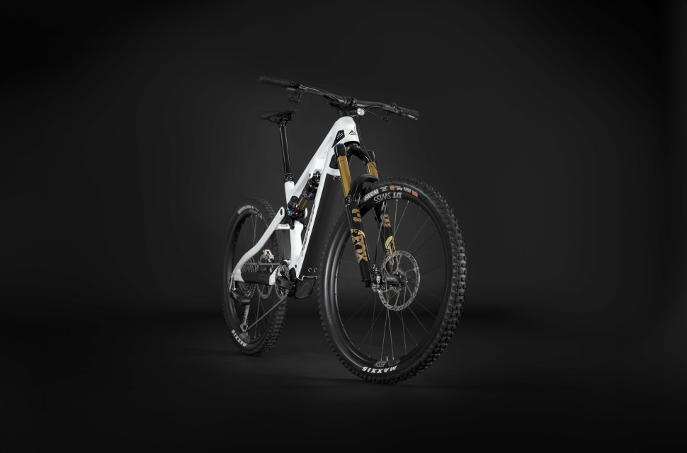 2024 merida eonesixty cf hero.jpg Merida updates its e-MTB range with the eTrilogy