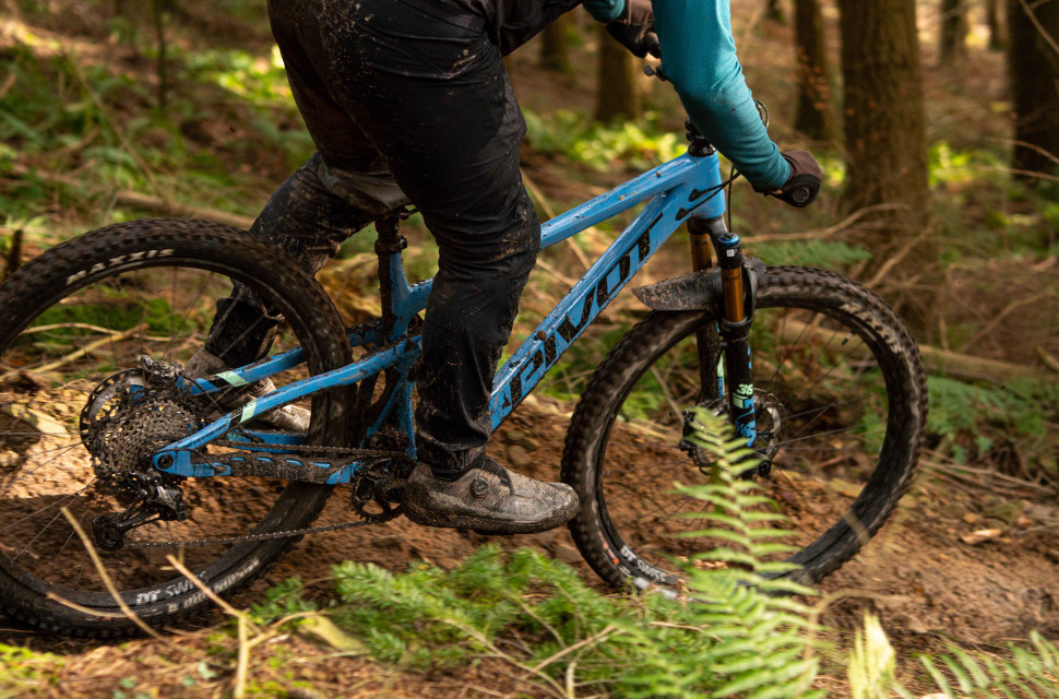 2024 pivot switchblade riding hero.jpg Pivot Switchblade Pro XT/XTR first ride review