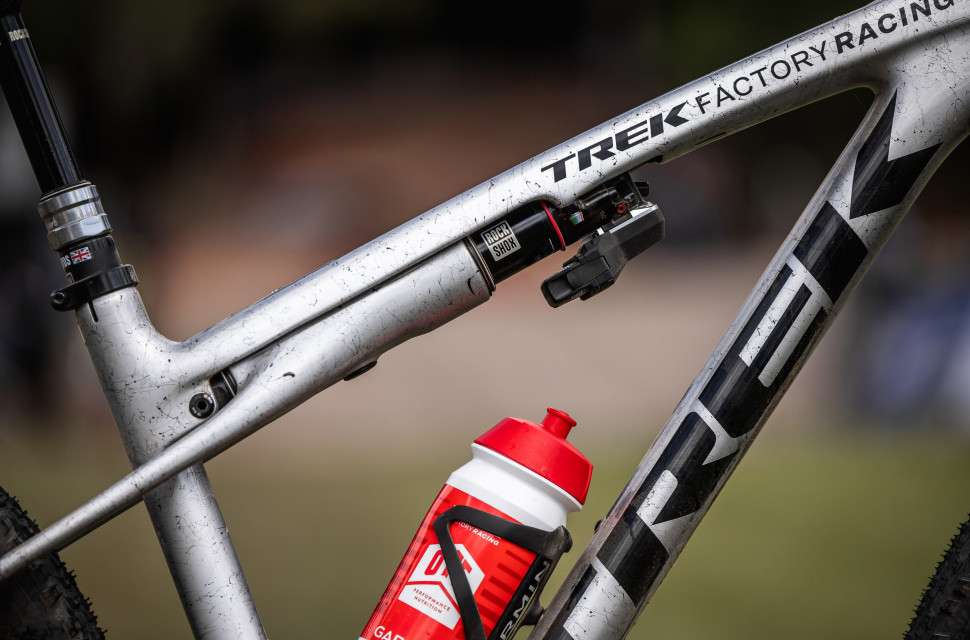 2024 rockshox fa isostrut hero 2.jpg RockShox Flight Attendant comes to the IsoStrut of Trek's Supercaliber