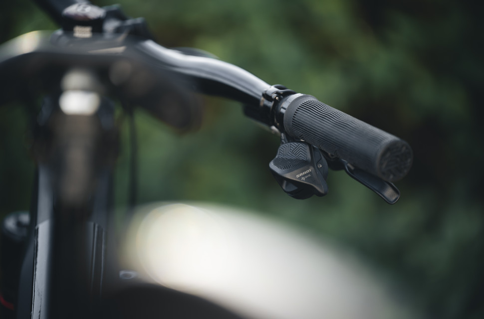 2024 sram axs rocker hero2.jpg SRAM shows off refined AXS Pod Rocker shifter
