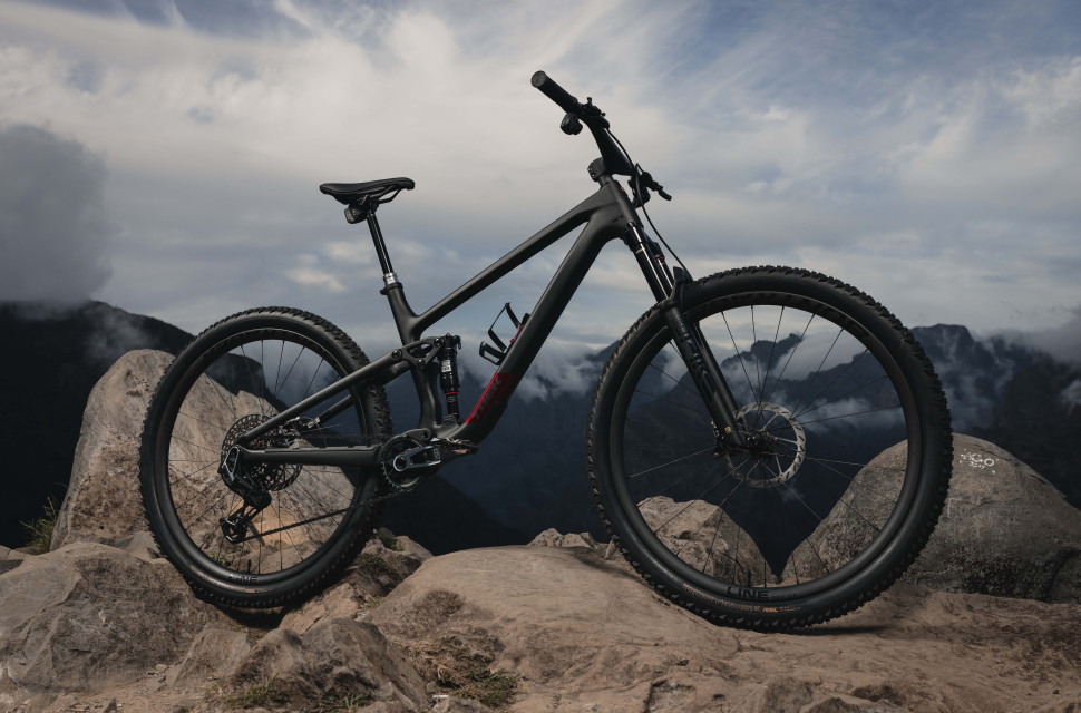 2024 trek top fuel hero.jpg Trek's new Top Fuel gets adjustable leverage rate and new geometry