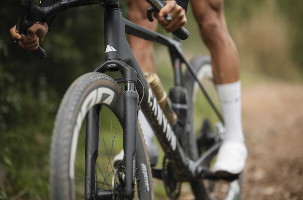 2025 canyon grail gravel fork hero.jpg It's official: Canyon's new Grail Rift Edition gets new DT Swiss and Canyon developed suspension fork
