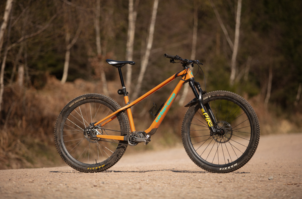2025 carbon wasp gearbox hero.jpg Carbon Wasp Carbon Gearbox Hardtail first ride review