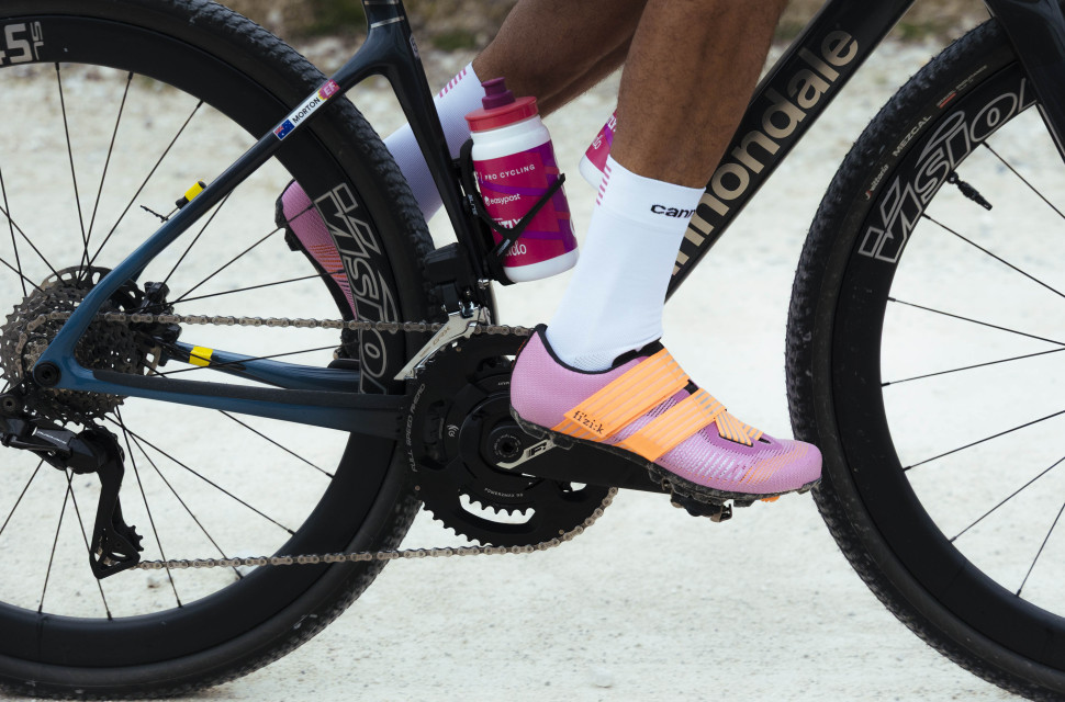 2025 fizik aeroweave 1.jpg Shoes built for gravel racing: Fizik launch the Vento Powerstrap Aeroweave X