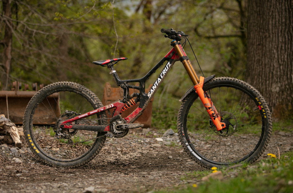 2025 laurie greenland santa cruz v10 hero.jpg 500g of added weight and 160mm cranks: Laurie Greenland tells all about his custom Santa Cruz V10 downhill superbike