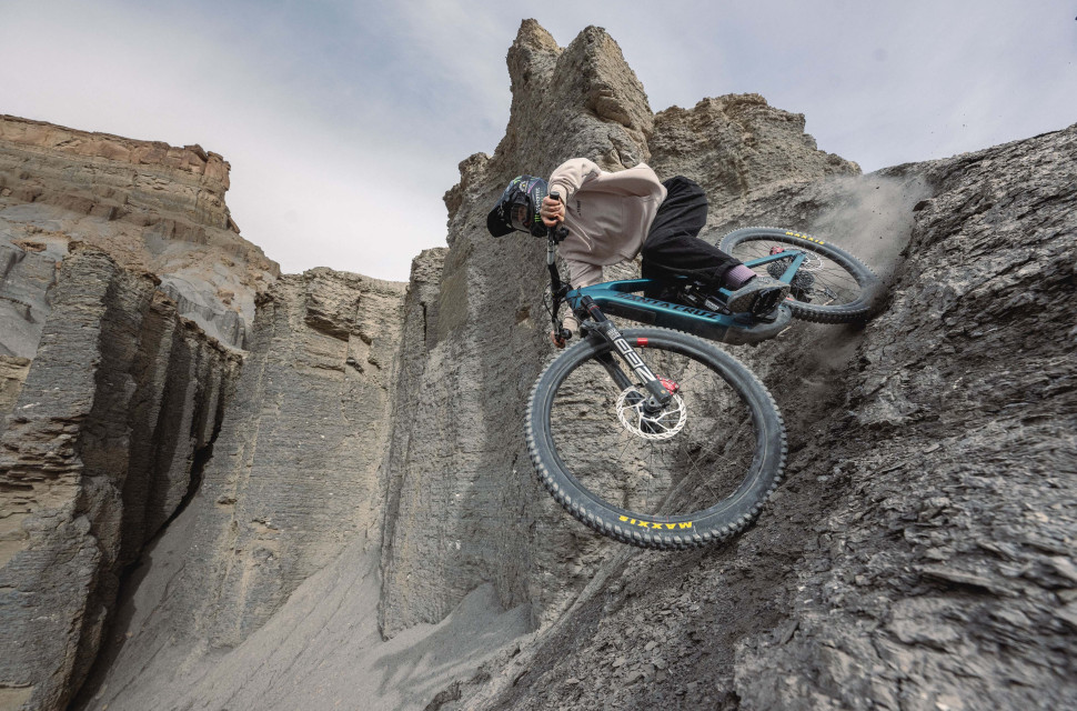 2025 santa cruz bullit riding.jpg Santa Cruz Bullit - a downhill bike with a built-in chairlift
