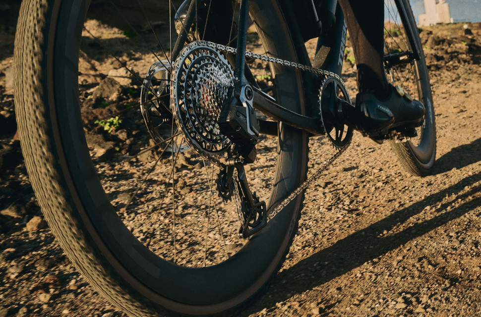 2025 sram force rival full.jpg Force and Rival XPLR gravel drivetrains go 13-speed: SRAM's Full Mount derailleur trickles down promising