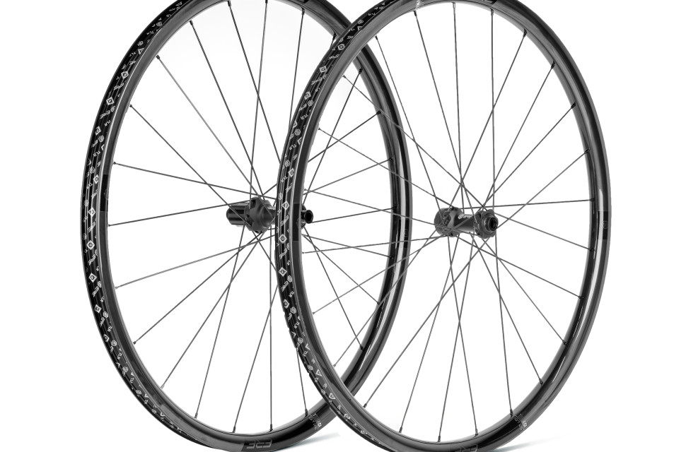 582200-TENACI_GT25_front and rear-5a4f11-original-1742209208.jpg Ere Research’s Tenaci GT25 wheelset is designed for all roads