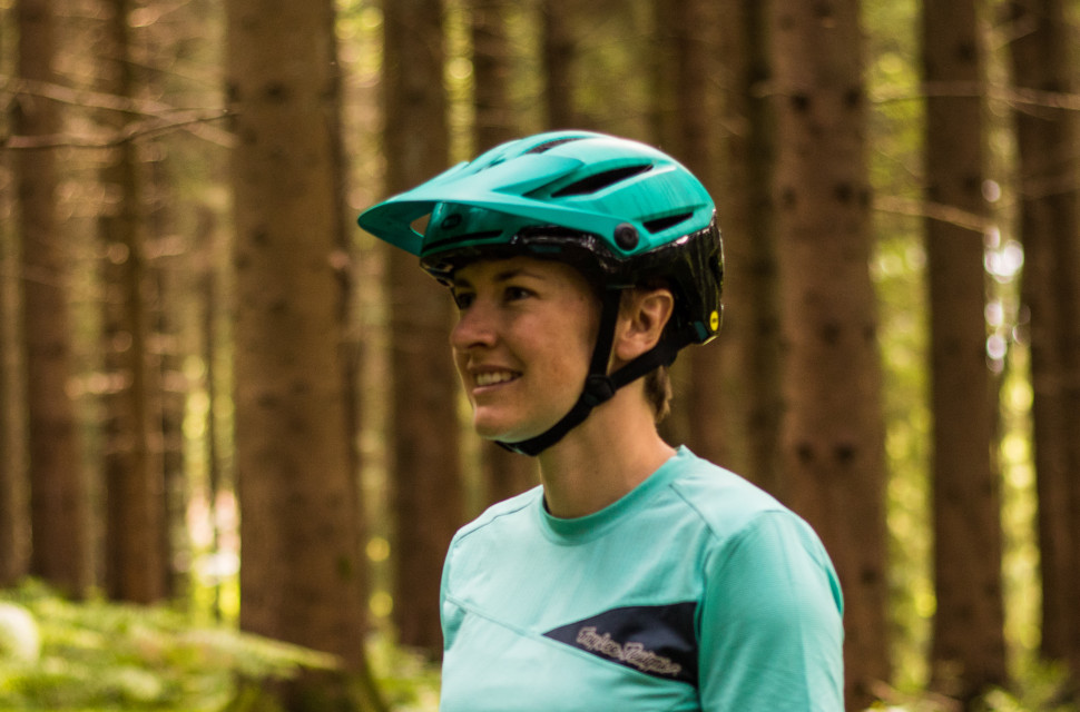Bell Sixer MIPS Helmet-1.jpg Bell Sixer MIPS Helmet-1.jpg