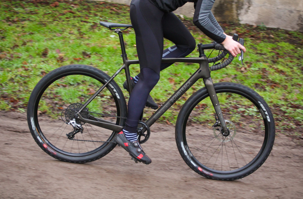Bombtrack Hook EXT-C - riding 3.jpg Bombtrack Hook EXT-C - riding 3.jpg