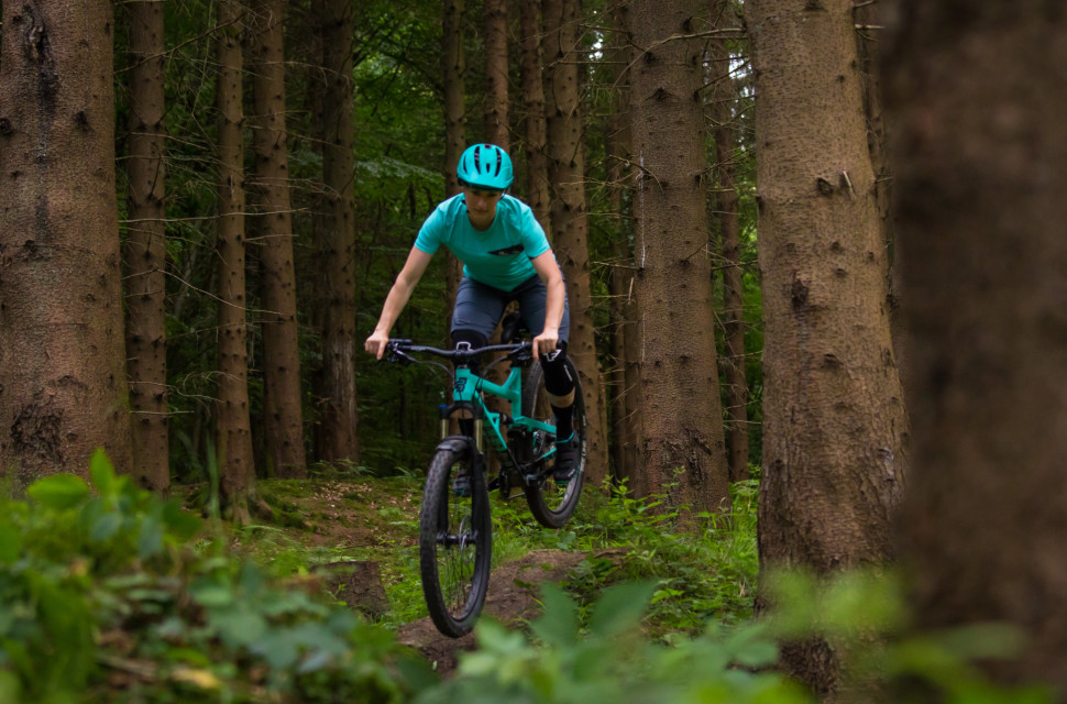 Calibre Ladies Bossnut V2 Riding 5.jpg Calibre Ladies Bossnut V2 Riding 5.jpg