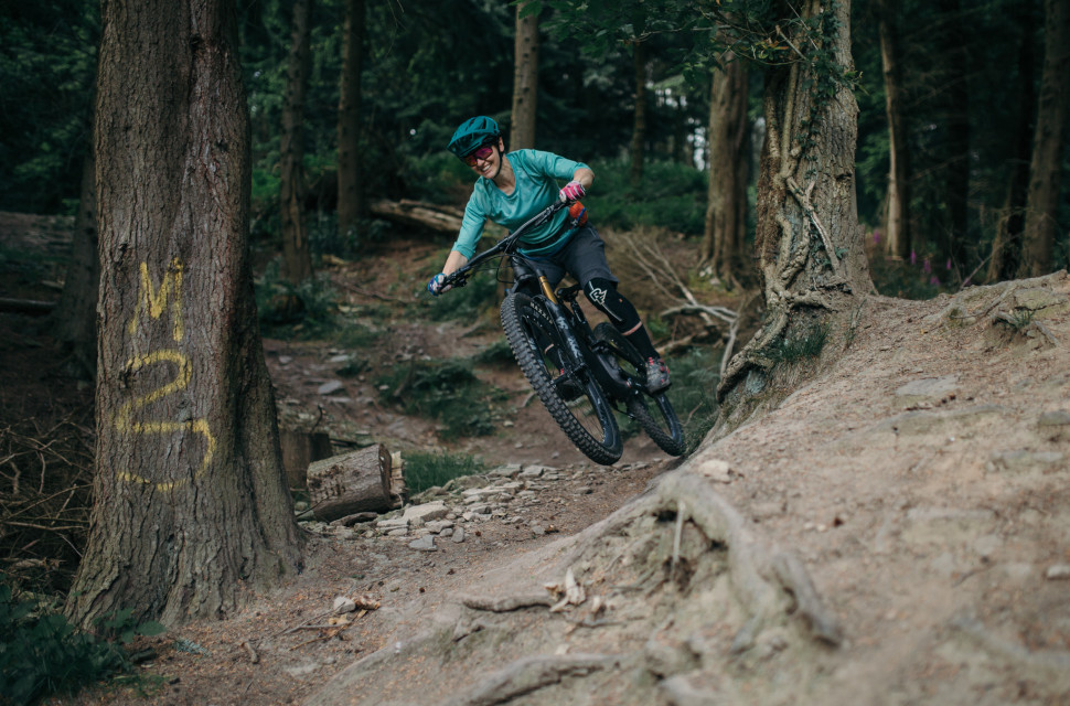 Canyon Spectral WMn CF Riding 10.jpg Canyon Spectral WMn CF Riding 10.jpg