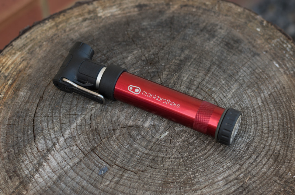 Crankbrothers Gem S Mini Pump-2.jpg Crankbrothers Gem S Mini Pump-2.jpg
