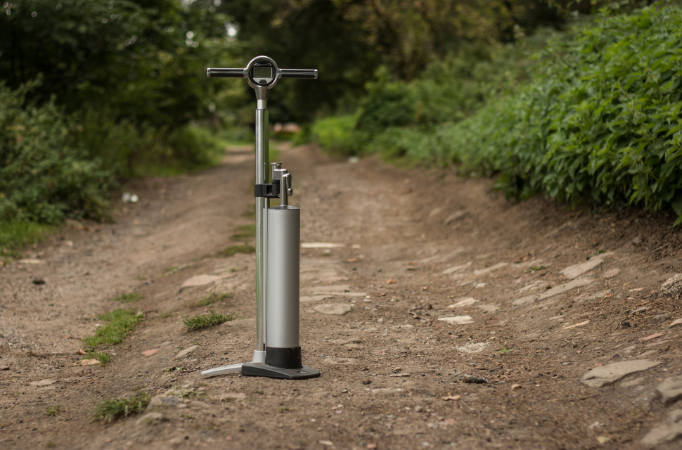 Crankbrothers Klic Digital Floor Pump and Burst Tank-2.jpg Crankbrothers Klic Digital Floor Pump and Burst Tank-2.jpg