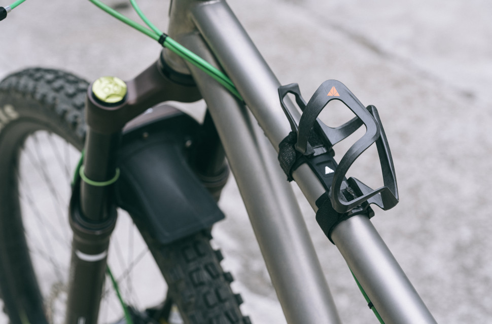 2021 Granite Aux Cage 3 New Granite Design Aux Cage - an extra strap on bottle for those without the mounts