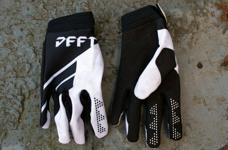 Deft-catalyst-divide-glove-review-1.jpg Deft-catalyst-divide-glove-review-1.jpg