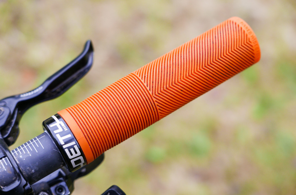 Deity-Knuckleduster-grip-review-100.jpg Deity-Knuckleduster-grip-review-100.jpg