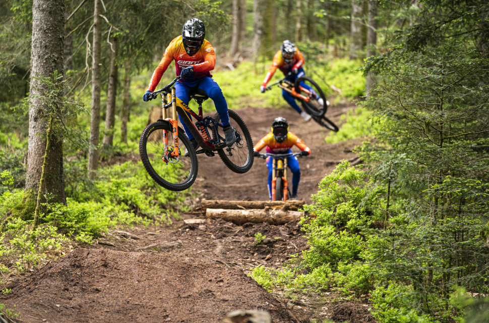 2023 Giant Glory Advanced riding action 2.jpg Giant joins Specialized and Trek in offering huge discounts on several of its mountain and gravel bikes