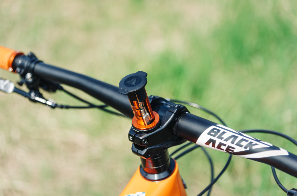 Granite-Stash-Tool-system-102.jpg Granite's steerer mount Stash Tool System keeps tools handy