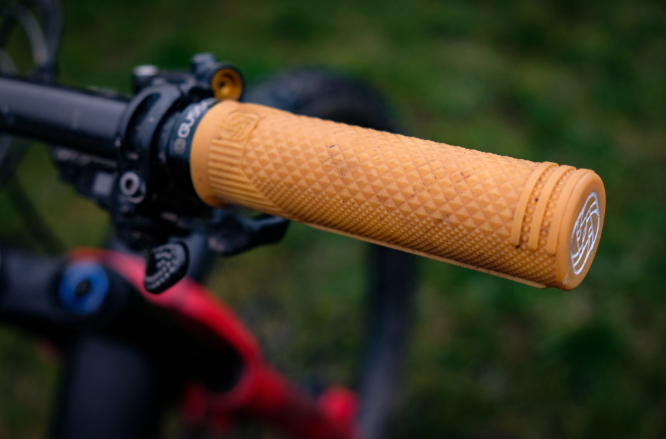 Gusset S2 Lock on grips-2.jpg Gusset S2 Lock on grips-2.jpg