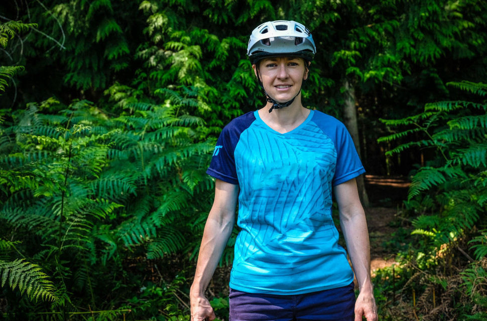 Leatt DBX 2.0 women's short sleeve jersey-1.jpg Leatt DBX 2.0 women's short sleeve jersey-1.jpg