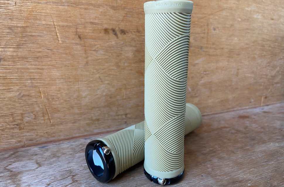 Lizard_Skins_Strata_Grips_2.jpg Lizard_Skins_Strata_Grips_2.jpg