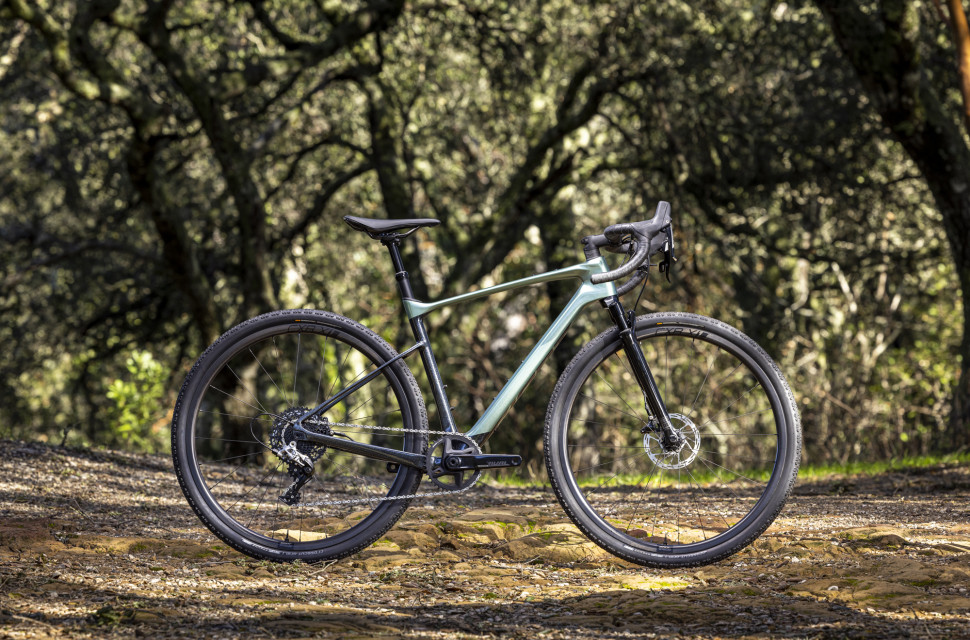 2023 Giant Revolt_X_Advanced_Pro_2_Product_WebRes_02.jpg Giant unveils the Revolt X - a super-capable suspension gravel bike