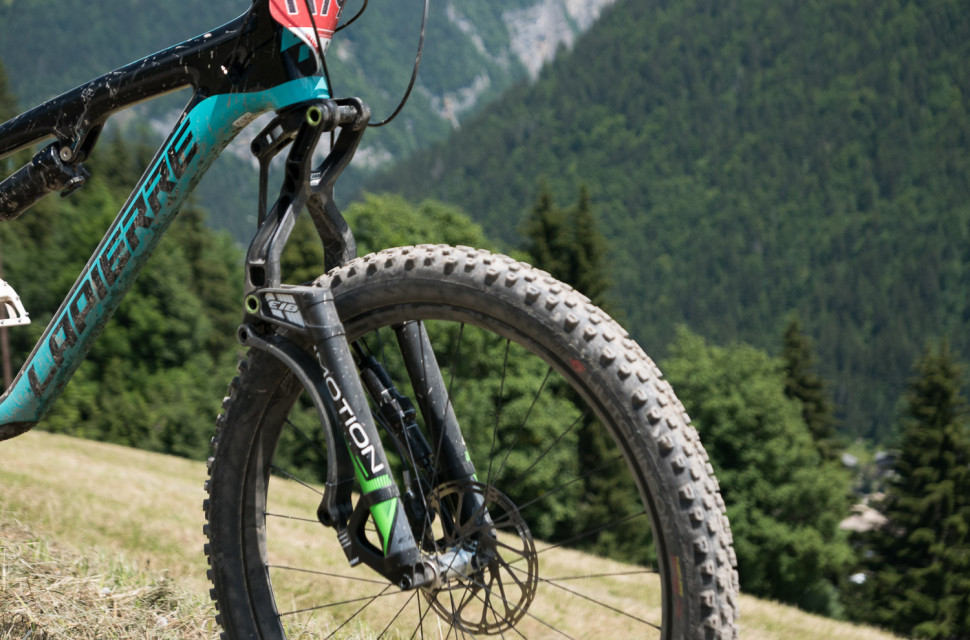 Motion-E18-linkage-fork-first-ride-review-100.jpg First Ride: Motion's E18 anti-dive linkage fork